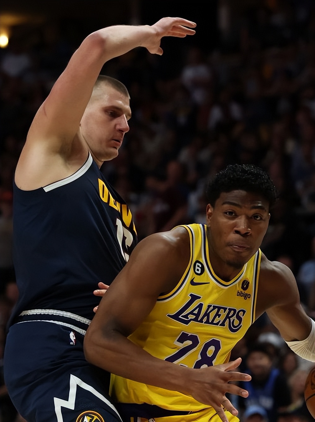 约基奇带队四连胜马龙,约基奇绝杀马龙赛后更衣室讲话