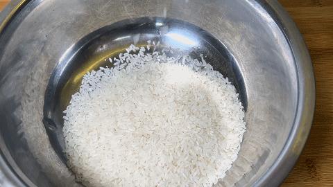 四季豆香肠焖饭电饭煲,西红柿香肠焖饭电饭煲做法