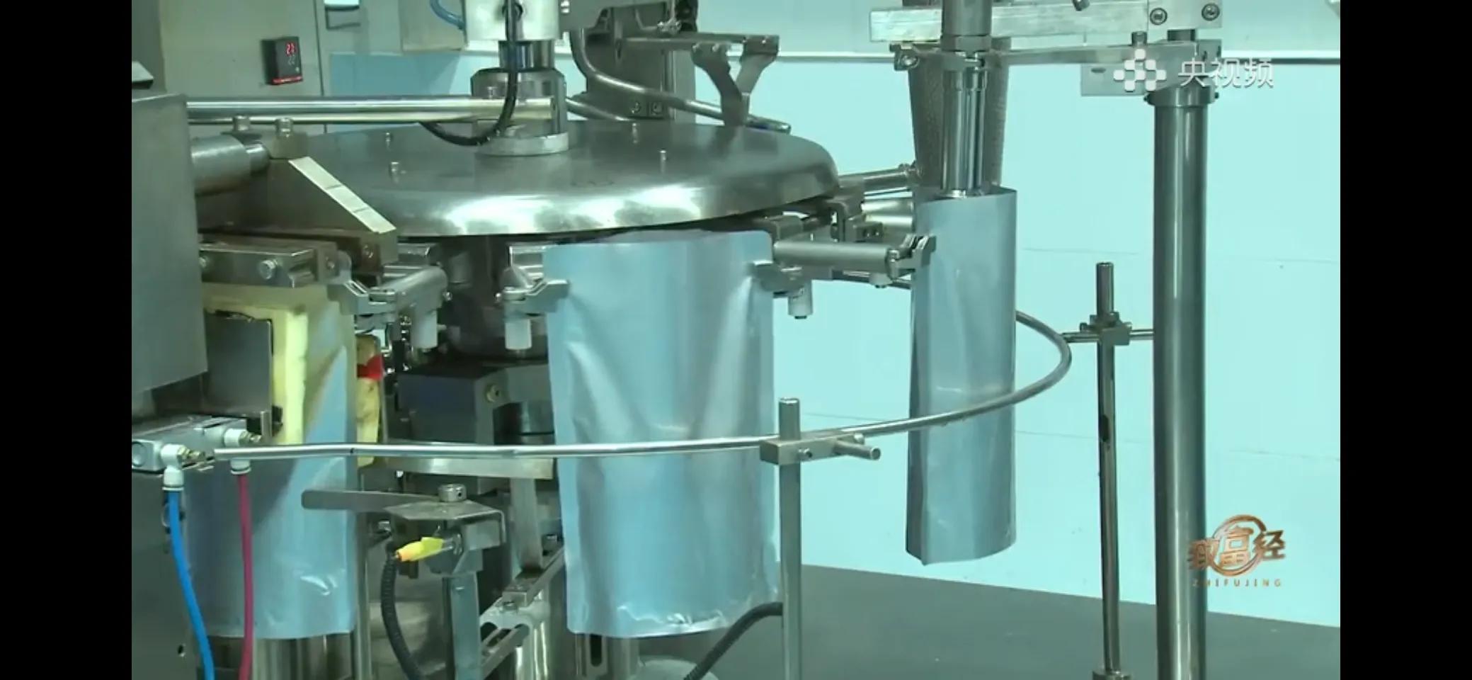 10万多只鸡养鸡场一年能挣多少,回村搞农业养殖一只鸡卖一万