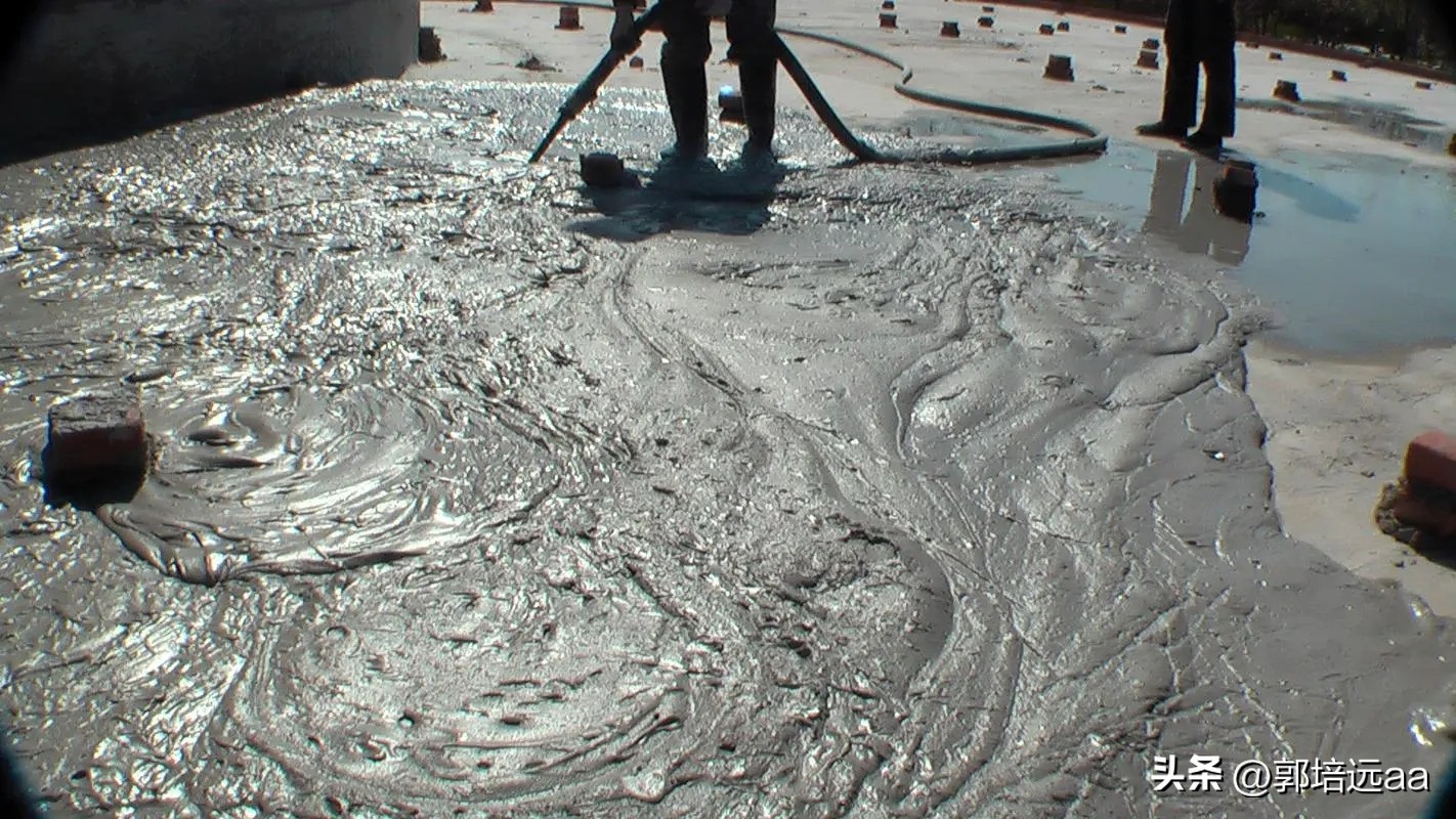 钢、竹、藤在混凝土中作钢筋的比较研究：拉伸和弯曲特性