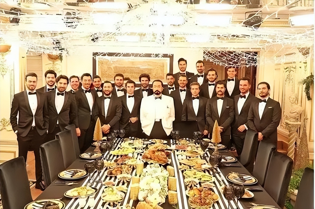 “性*教邪**”头目被判8658年：妖艳女友上千，别墅藏69000颗避孕药