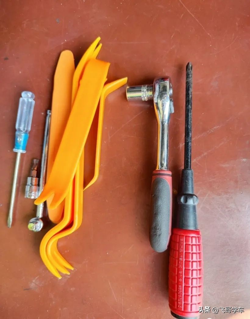 别克凯越车门锁异响和跳动,凯越锁车或者开锁反复跳动