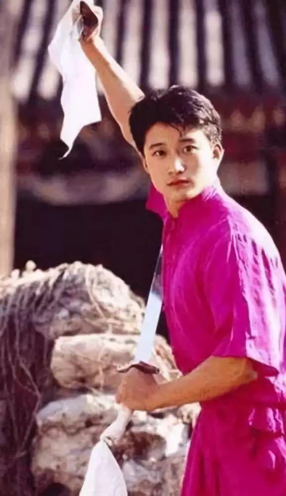 吴京：实现父亲的两个心愿，将脑血栓父亲当孩子疼