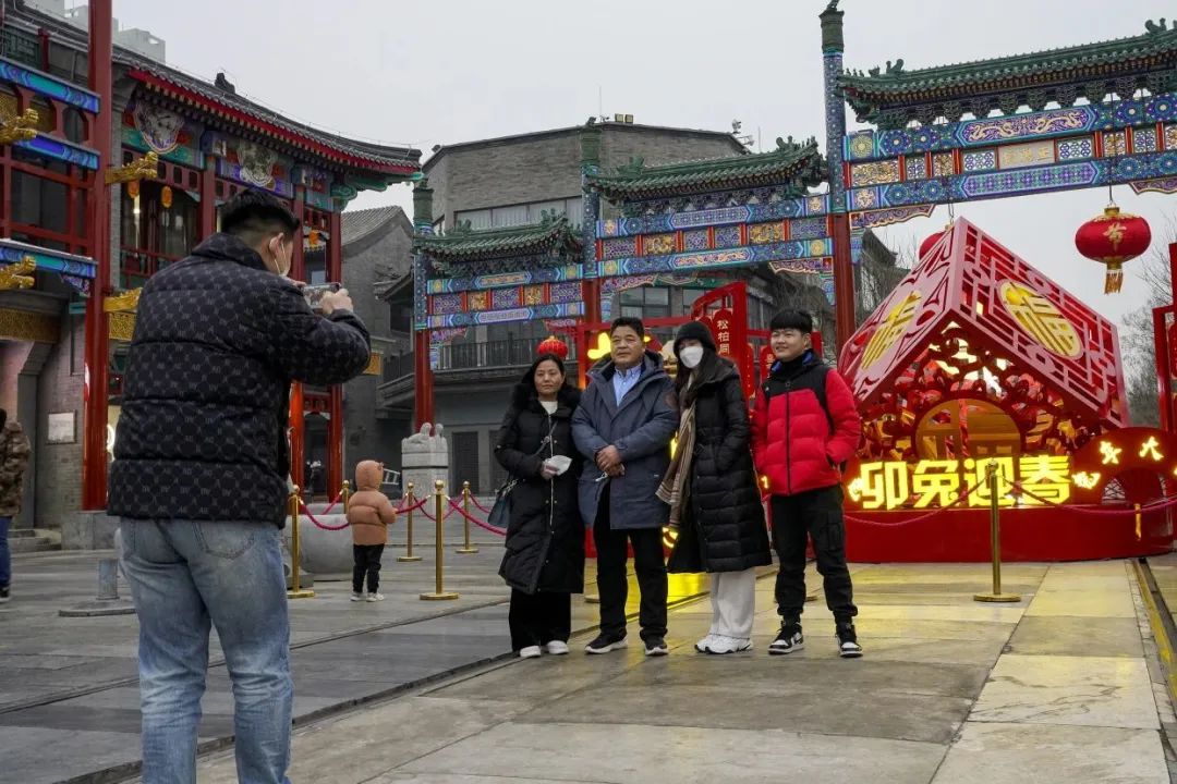 东城因你而美｜从凌晨到日暮，“亮”出年味儿的背后……