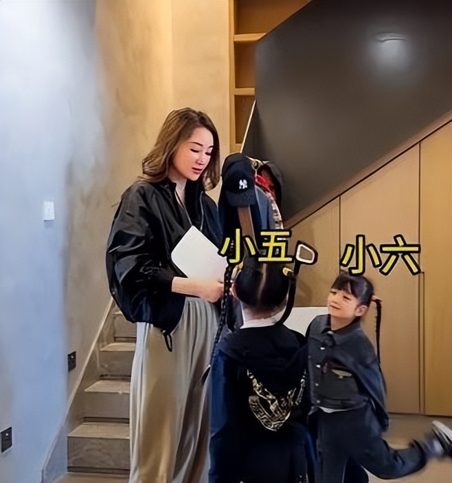 6个孩子每人配一个保姆，这位宝妈好奢侈，嫁亿万富豪住千平豪宅