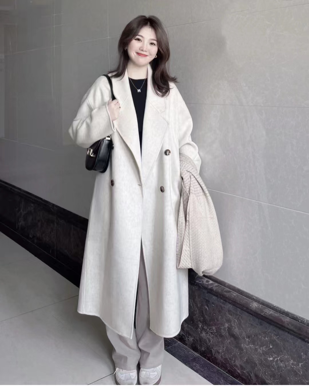 燕麦色大衣内搭什么颜色毛衣,燕麦色大衣高级穿搭图片