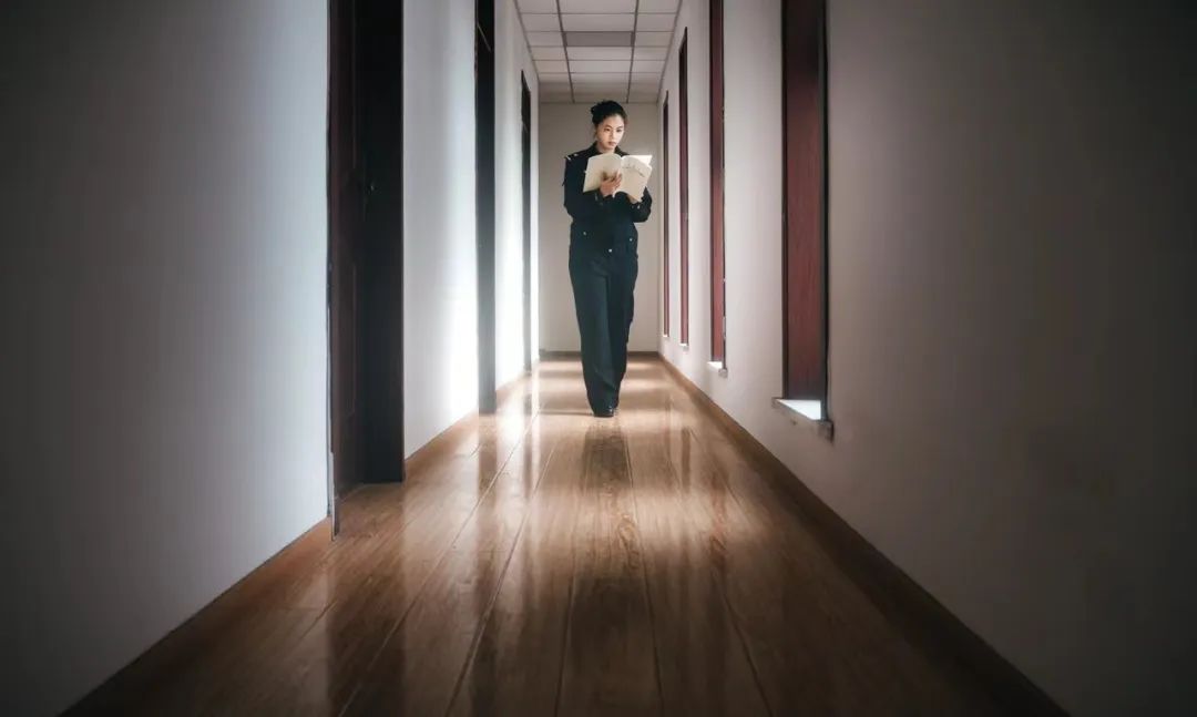 暖心警花在户籍窗口绽放,警营里的最美警花