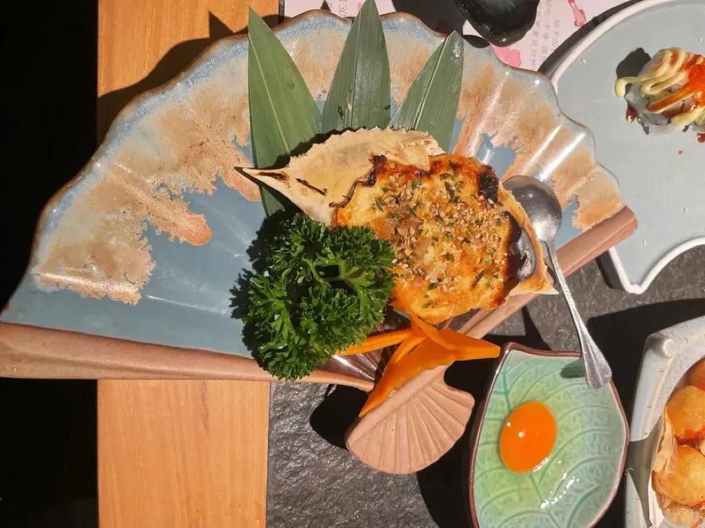 陪闺蜜打卡日料店,我的闺蜜我来宠