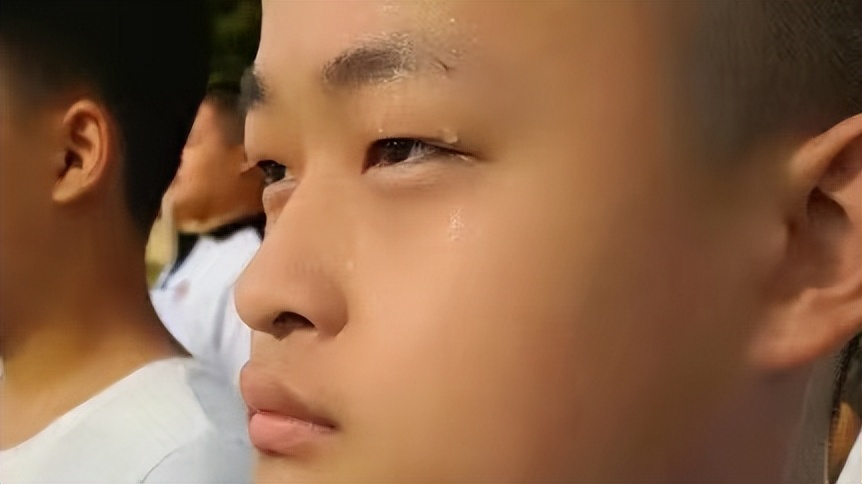 50岁后男人眉毛变长意味着什么,眉毛变长是长寿还是有病