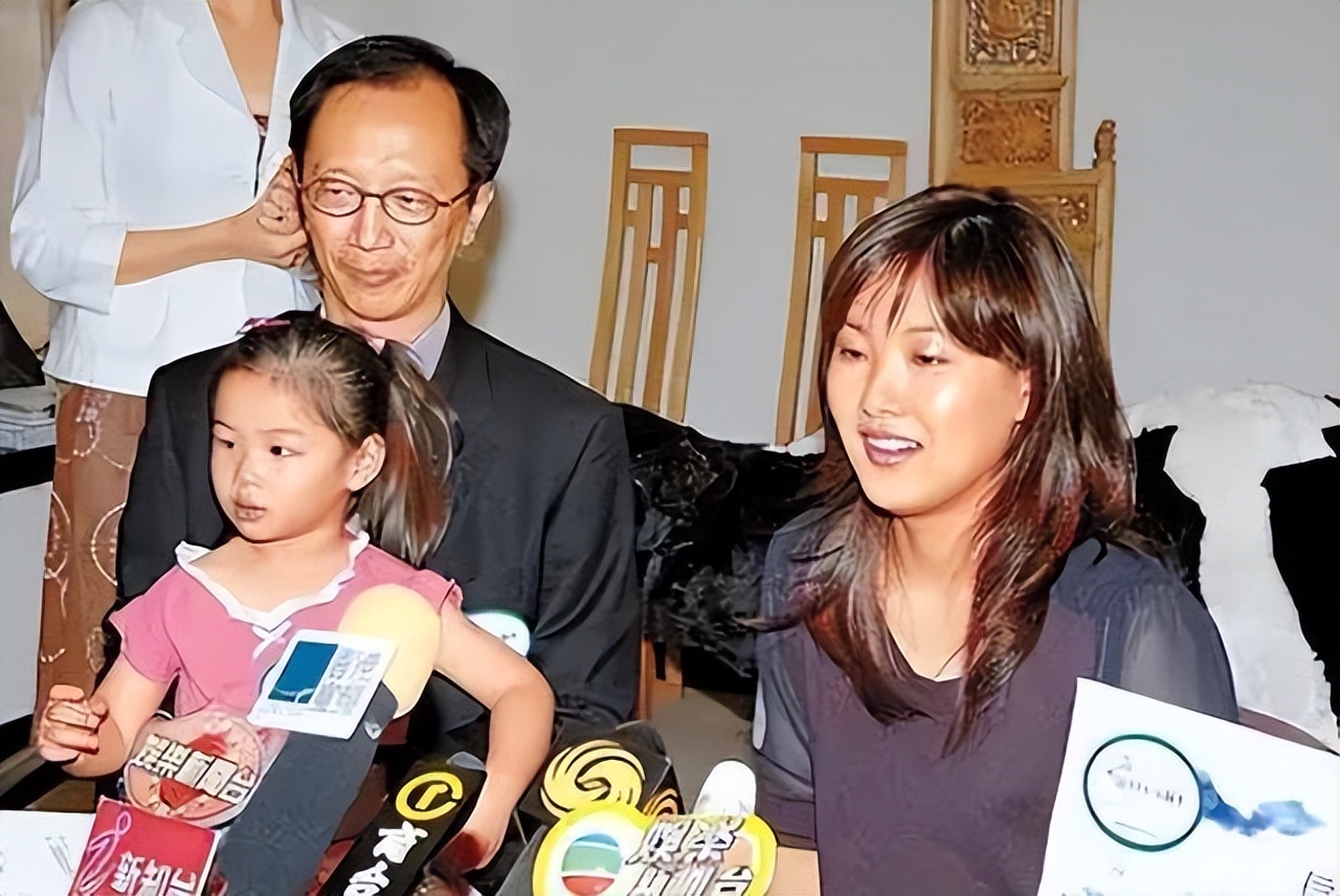 跳水女皇伏明霞家庭,跳水冠军伏明霞婚姻