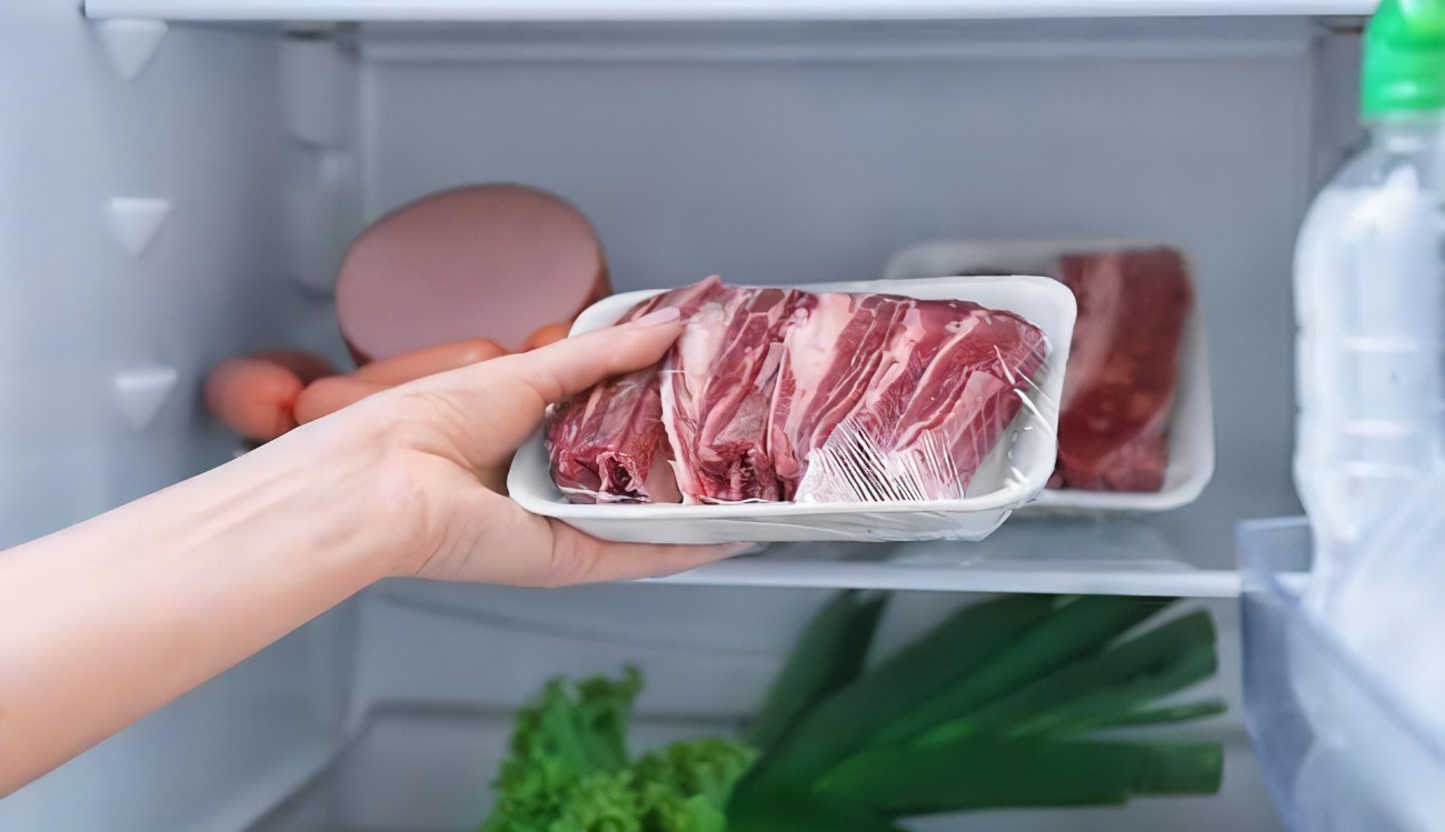 长期吃久冻肉对身体有害吗？冷冻肉怎么解冻才健康？答案来了