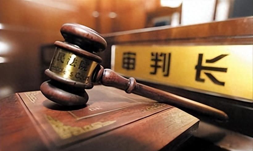 伪造证件参与诈骗定什么罪,伪造证件实施诈骗构成何罪