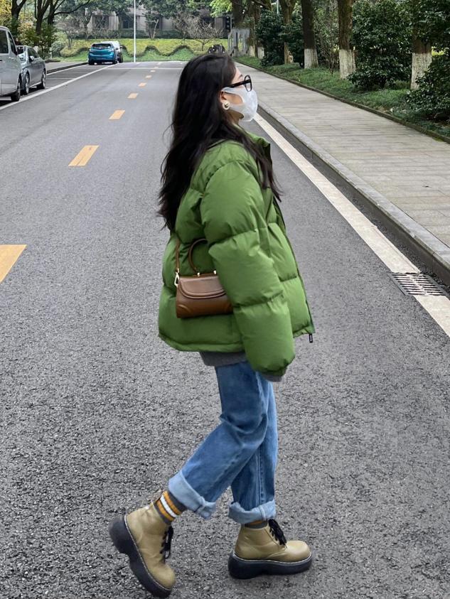 短款羽绒服简约穿搭穿出高级感,小个子冬天穿长款羽绒服好看吗