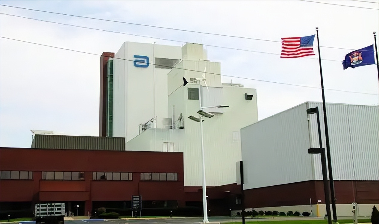 一罐奶粉难倒美国？纽约进入紧急状态，政府出动军机采购进口奶粉