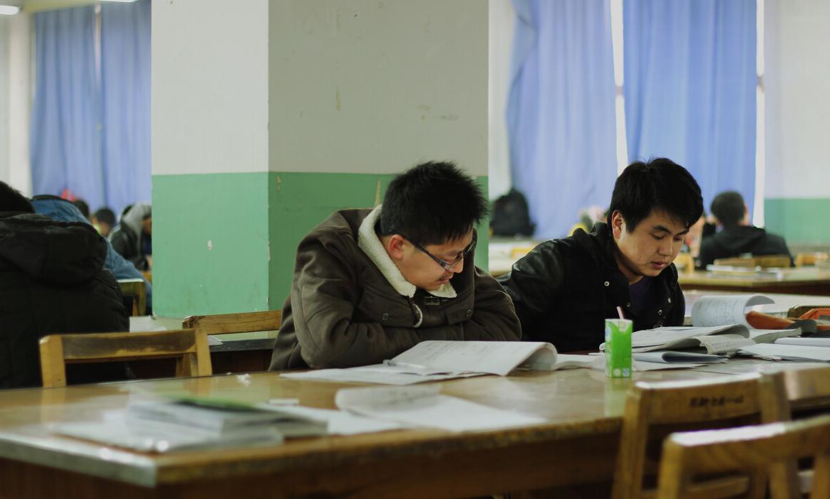 供孩子读大学所有费用压力山大,供孩子读大学的费用多少