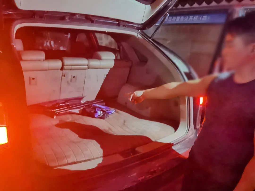 【夏季治安打击整治“百日行动”】当晚抓获65人！恩施公安开展夏夜治安巡查宣防第二次集中统一行动