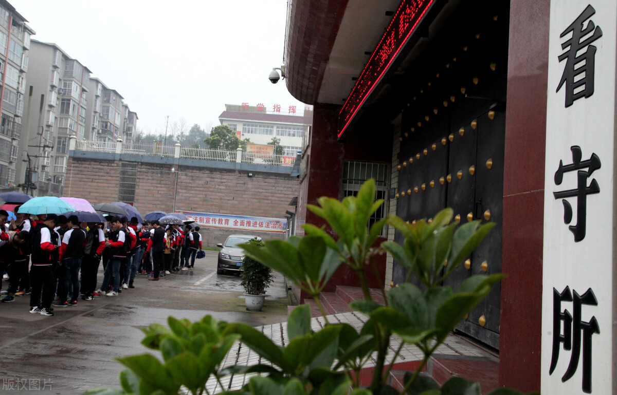 故意伤害罪轻伤在检察院能撤案吗,故意伤害罪检察院不起诉还开庭吗