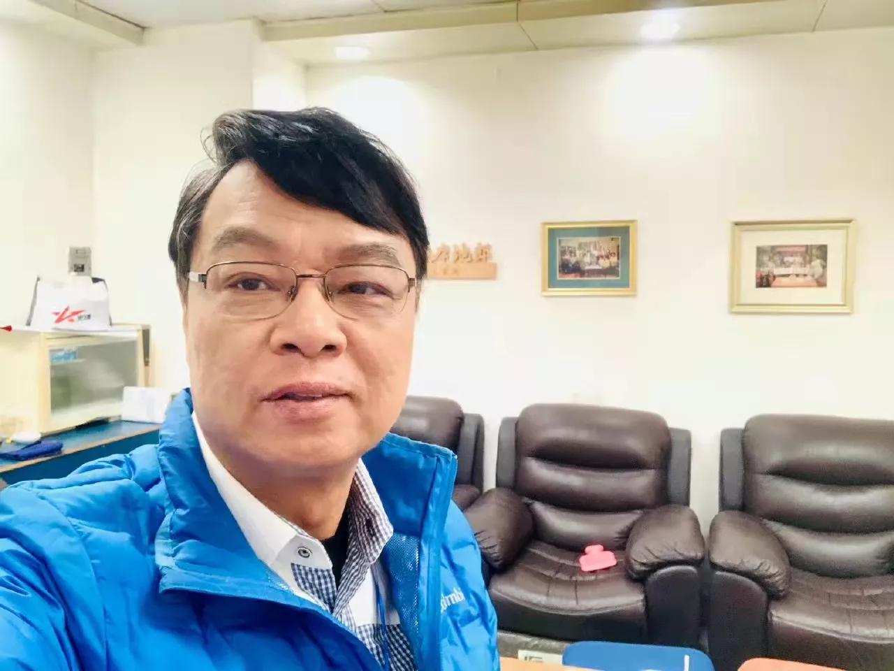 李力持客串外来媳妇本地郎,鬼才导演李力持