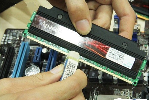 电脑开不了机黑屏是什么原因,手提电脑开不了机什么原因