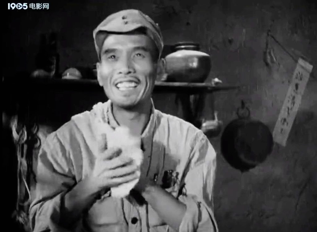 电影《钢铁战士》，张平主演，贺高英演的女特务曾让孩子不敢出门