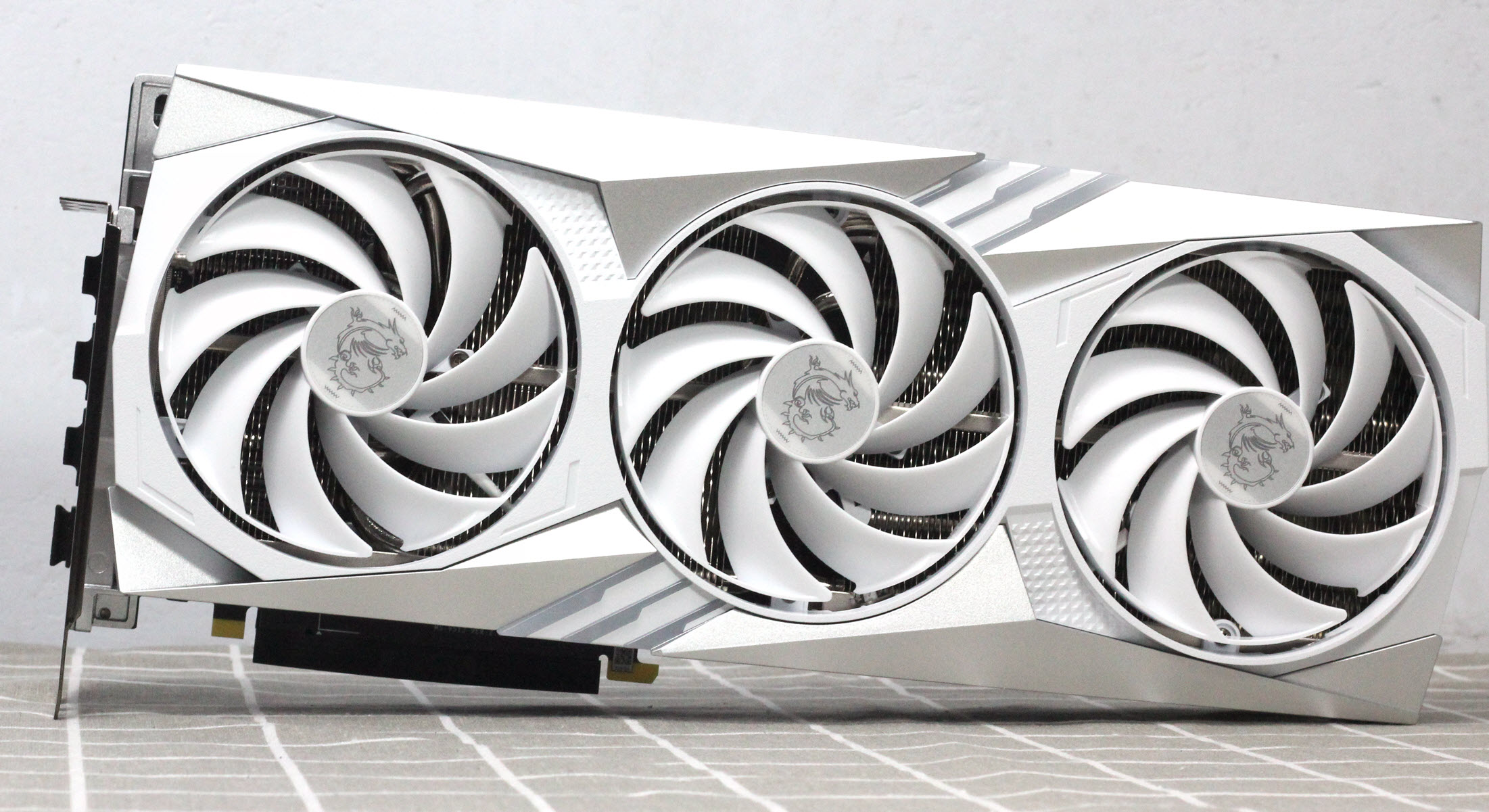 rtx4070搭配i513600kf测评,电脑配置推荐i510400rtx2060