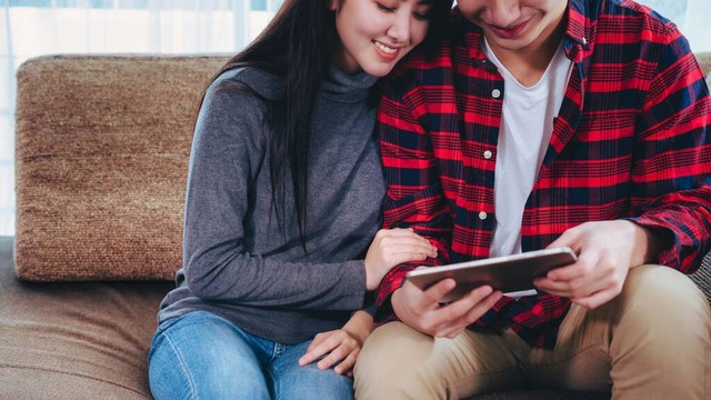 老公穷得生活都难维持,老公穷还大方怎么办