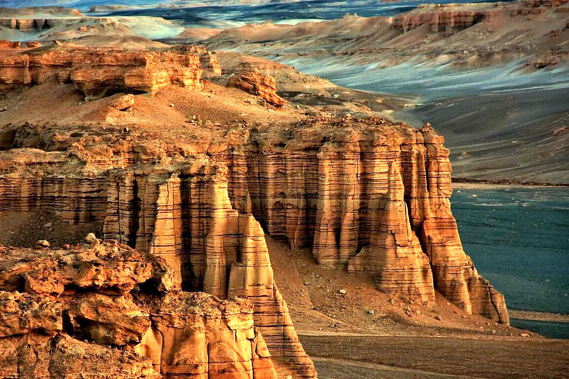 逛完这六个魔鬼城，你也就走遍了大半个*疆新**