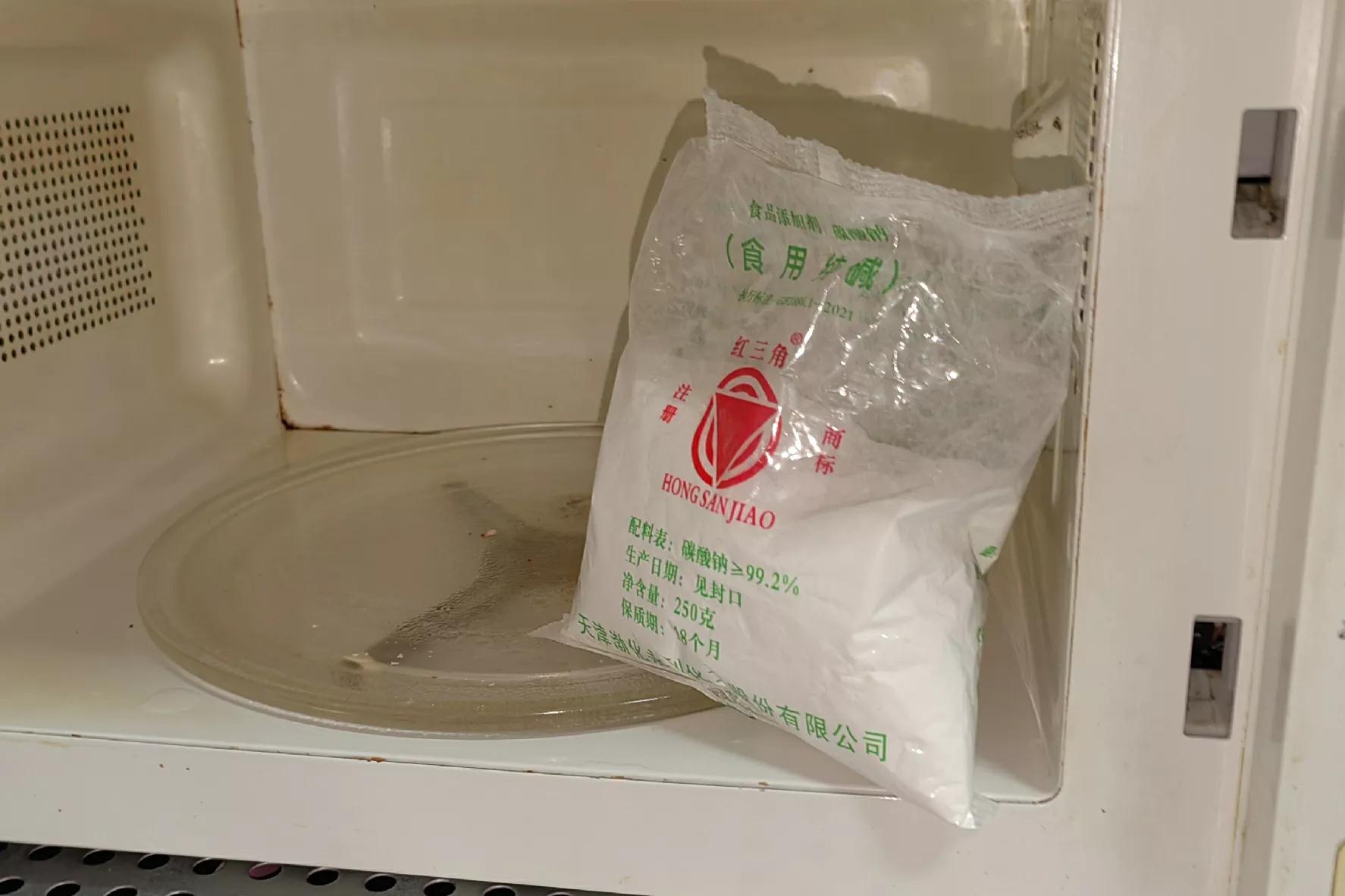 食用碱清除油污妙招,食用碱清洗发霉菜板小妙招