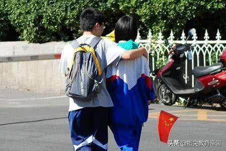 用油菜阻止早恋,老师用油菜花讲早恋