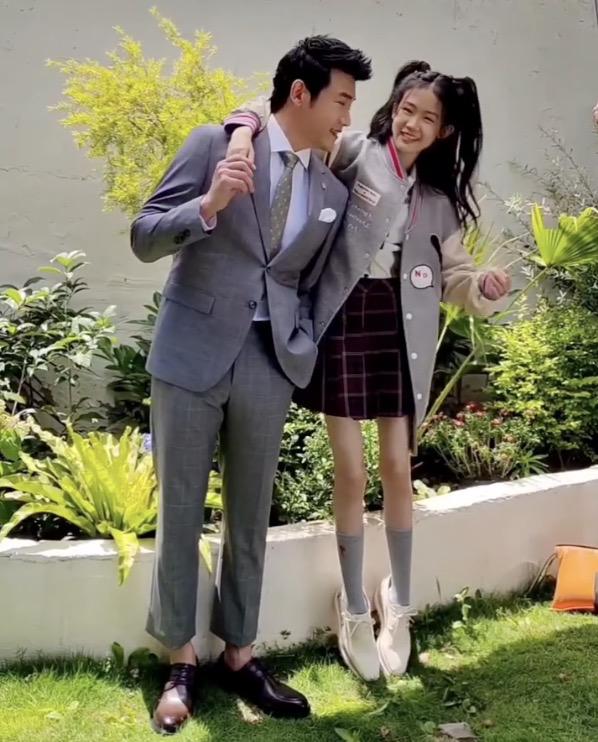 陆毅和贝儿爸爸去哪儿探班鲍蕾,陆毅鲍蕾贝儿为她而战花絮