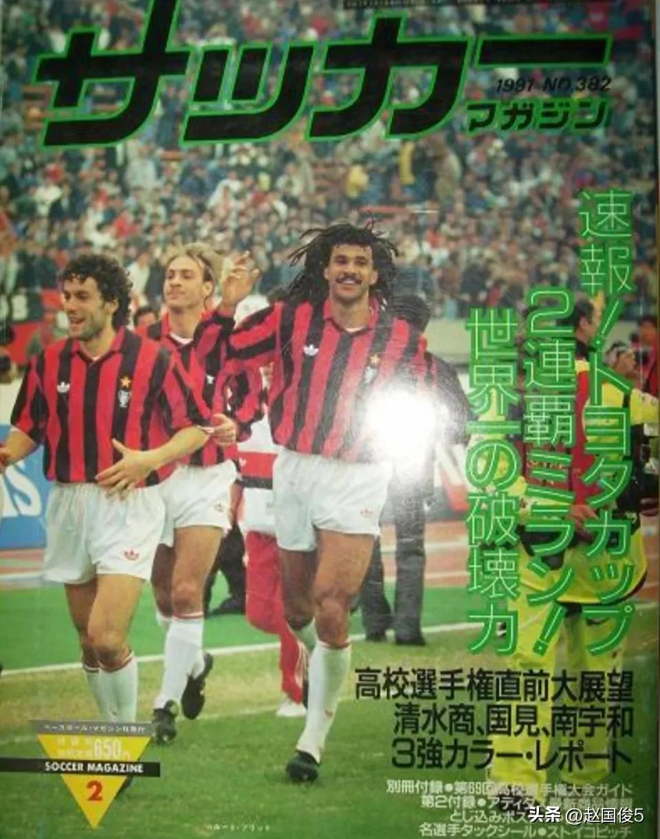 一个爱足球的男生,一个爱踢球的人