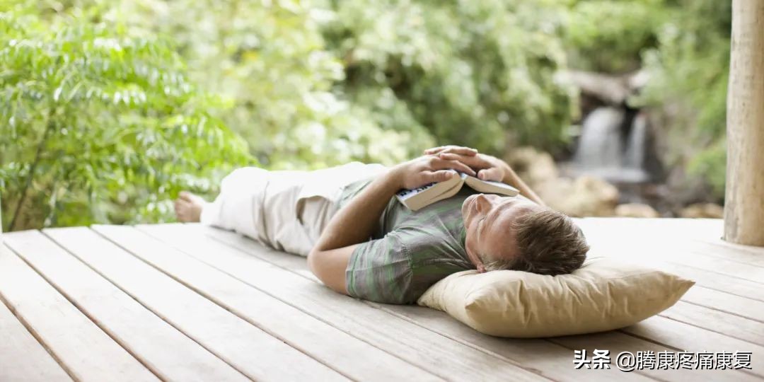 颈椎病引起肩胛骨疼痛怎么缓解,右肩胛骨下方疼痛如何运动缓解