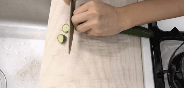 日本小哥用豆腐做刀,日本小哥铸刀全过程视频