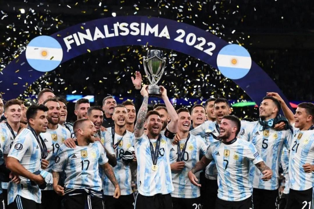 梅西庆祝苏亚雷斯生日,梅西35岁生日回顾梅西高光时刻