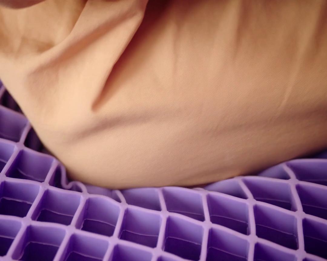 枕头里的「妖艳jian货」，值不值得买？