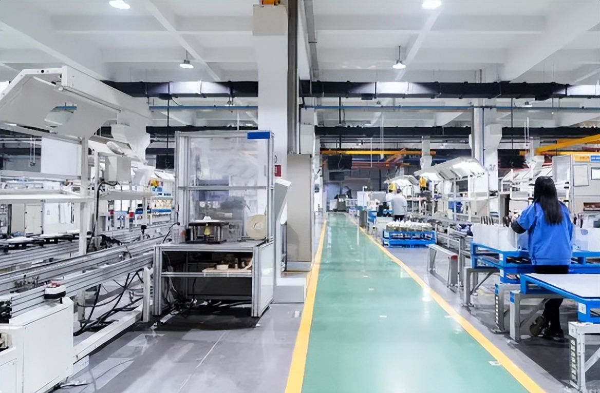 知识差距!有大学生假期涌进流水线,时薪15元!有人辅导1小时300起