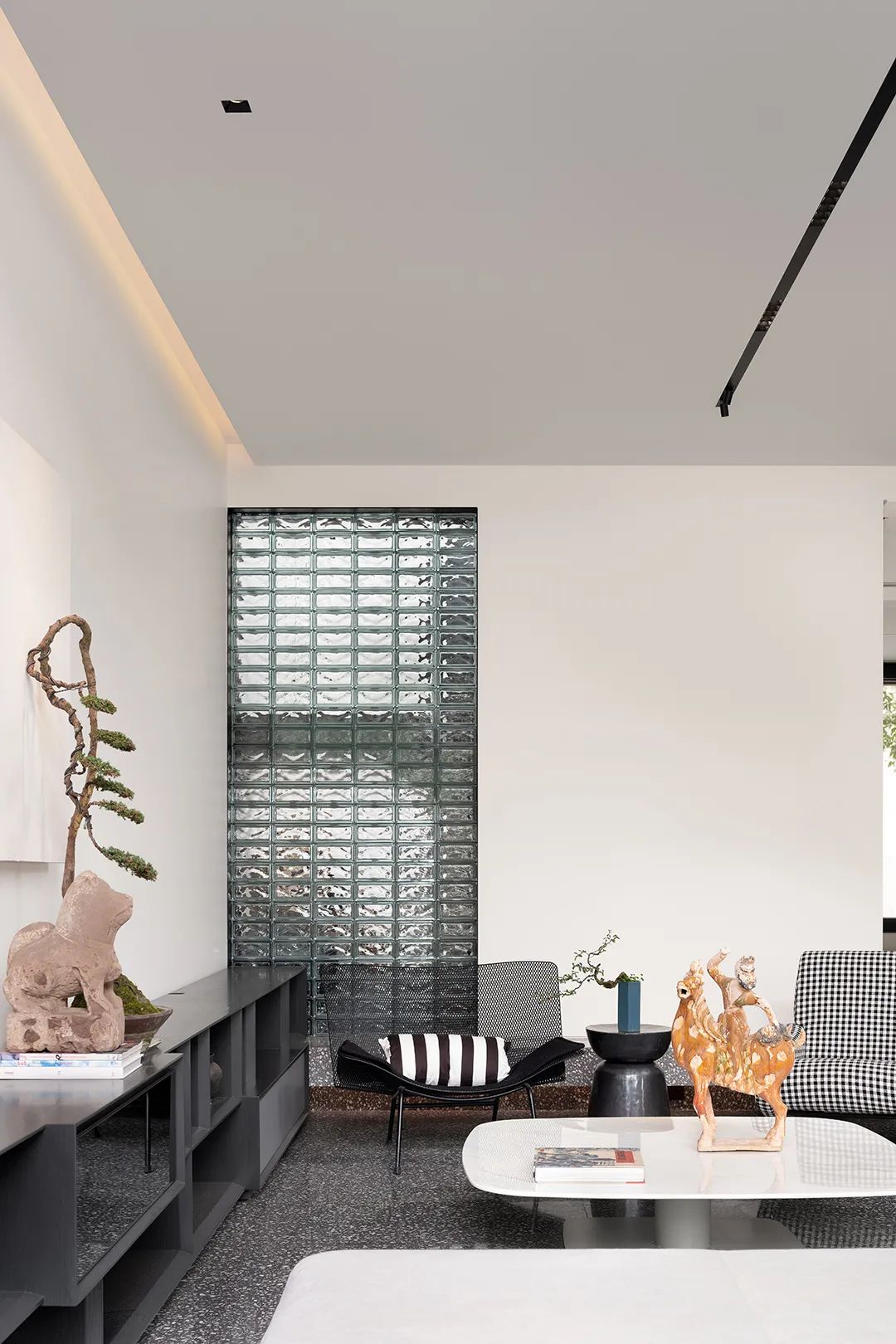 4个设计师设计办公台布局,设计师最佳农村房屋设计