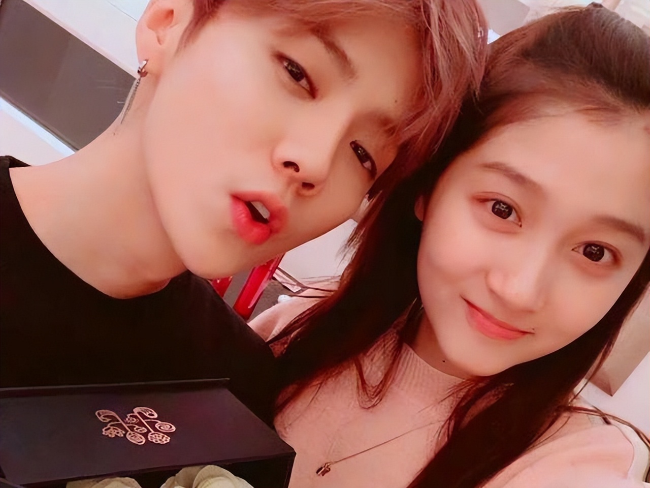 鹿晗关晓彤恋爱几年了,鹿晗关晓彤恋爱全过程