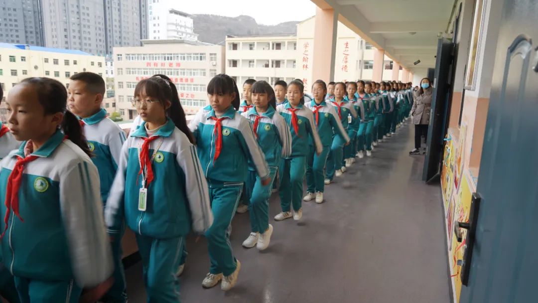 养成好习惯奠基好人生——宜川县第一小学成功举办了养成教育现场展示观摩活动