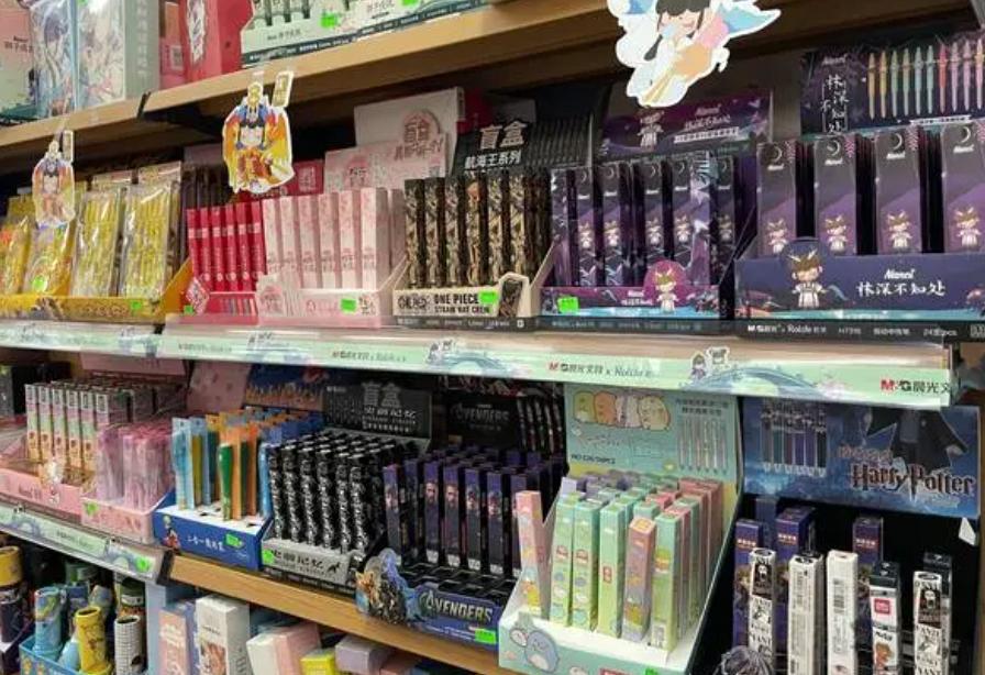 走进文具店被琳琅满目的商品吸引,盘点那些便宜又好用的文具笔袋