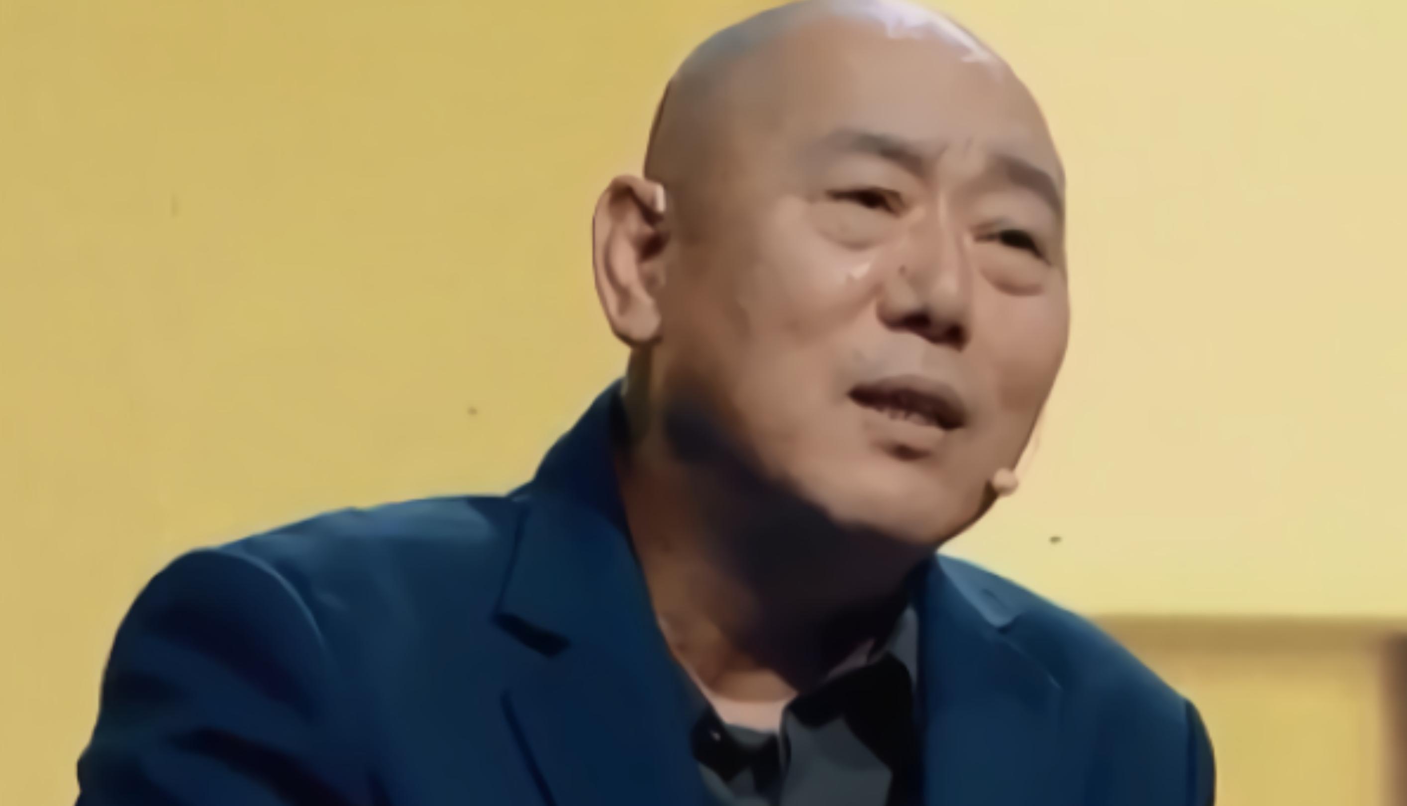 自己住豪宅娶娇妻，却对儿子30年不闻不问，晚年欲买豪车劝子回家