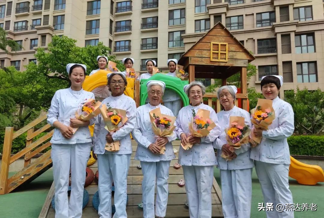 燕达白衣天使——在住长辈的“解语花”幸福生活的“健康卫士”