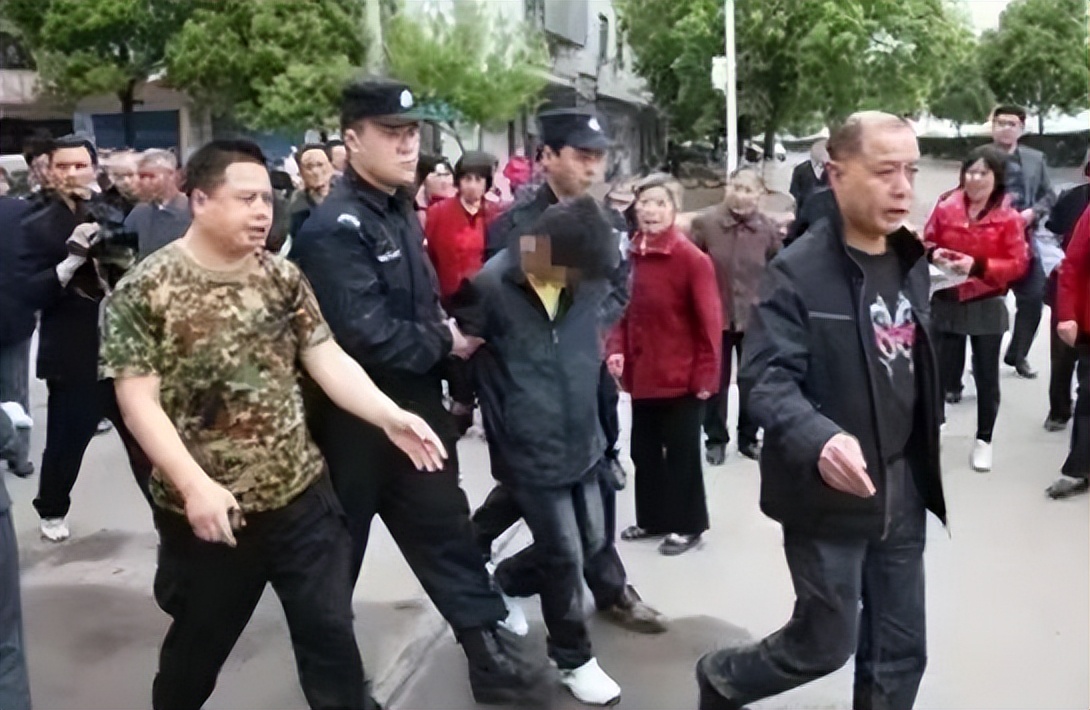 儿子沉迷网络游戏杀母,12岁男孩沉迷游戏杀害亲人