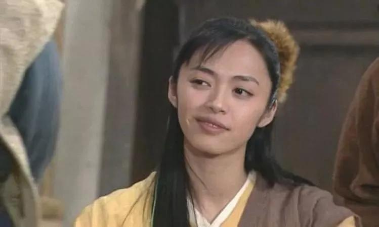 明明是绝顶大美女，却被牙齿拉胯，这15位女星苦不堪言