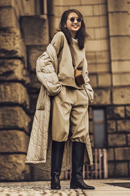 卫衣怎么搭配外套才好看冬天,冬天连帽卫衣怎么搭配洋气女