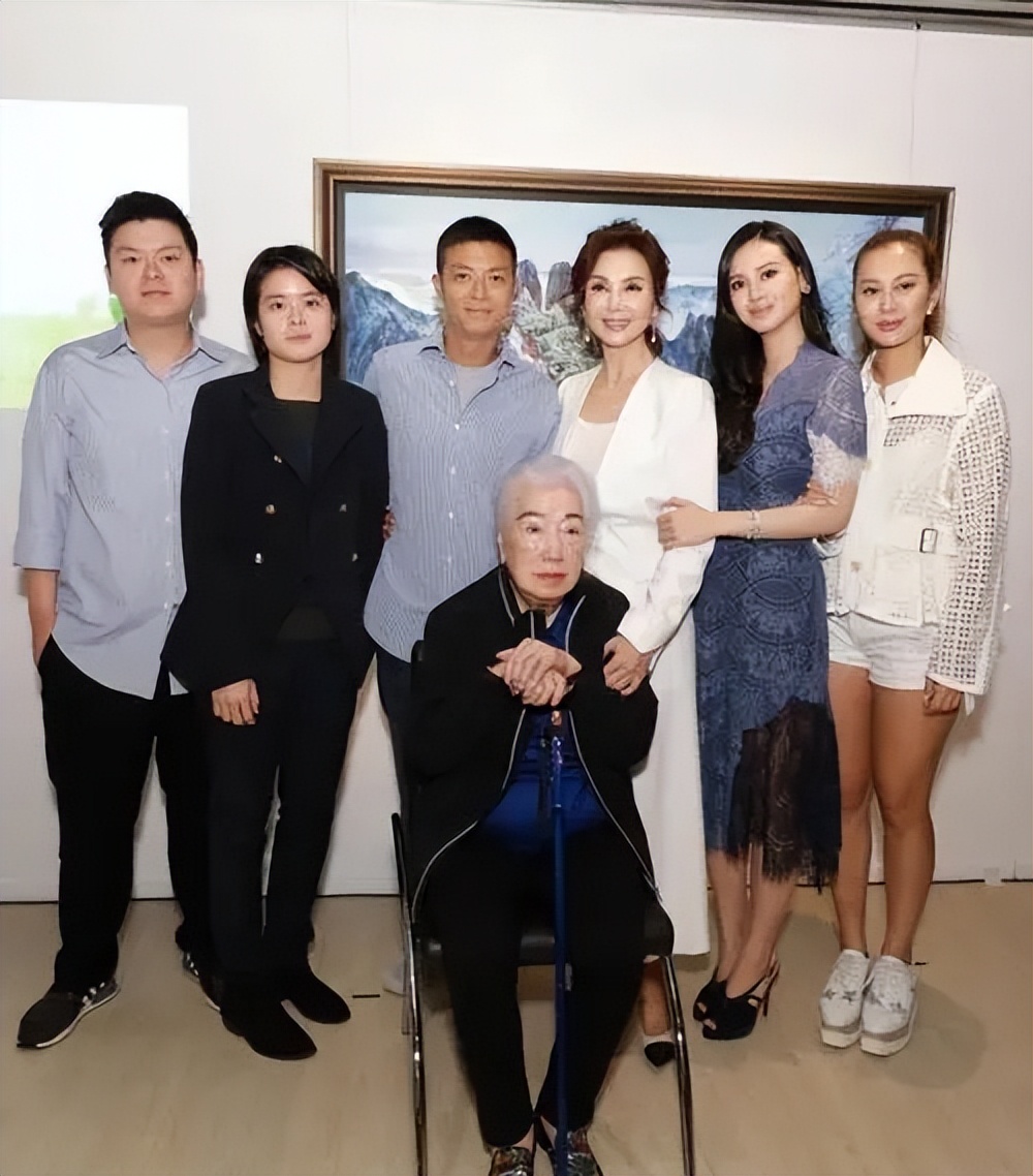 出演小婉君的她嫁入豪门生五子,小婉君24岁嫁富豪生五子