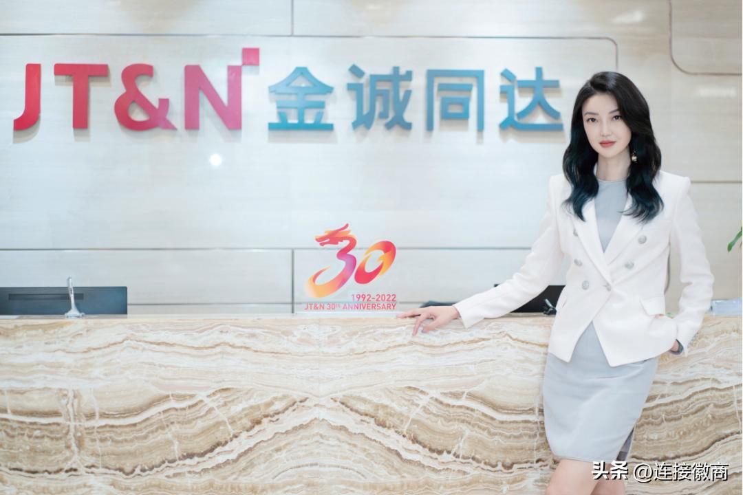 堪比电视剧王牌大女主……这位“女神级”律师活出了别人羡慕的样子