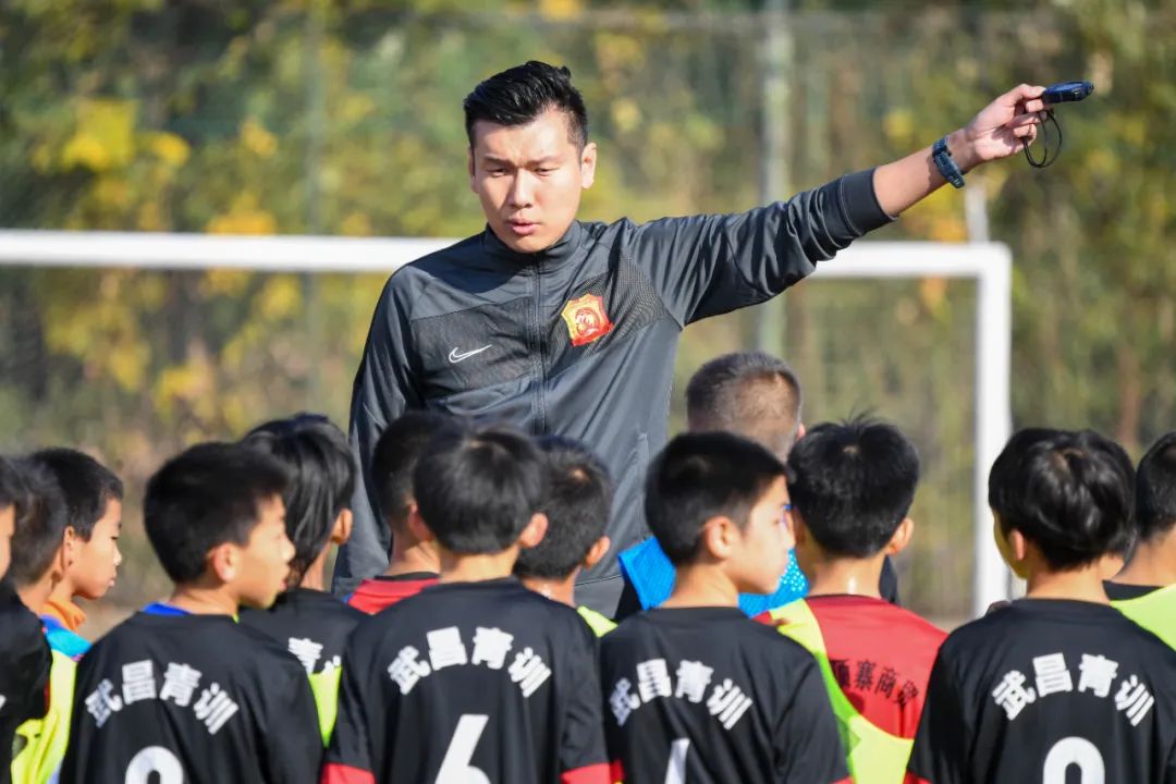 青训|中国克劳奇变身孩子王，“学在武昌”探索体教融合新模式