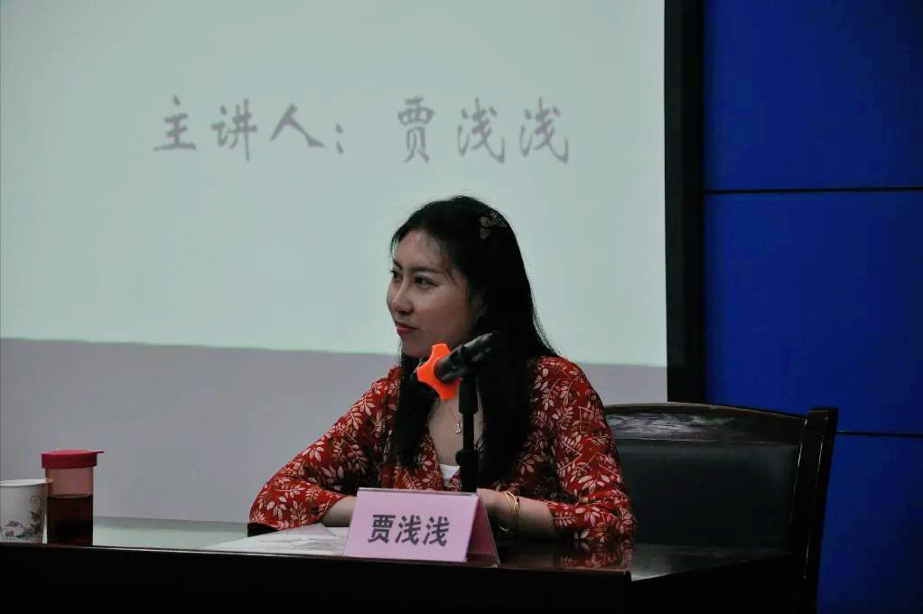 贾浅浅诗入选教材,作家协会贾浅浅的诗很有深度