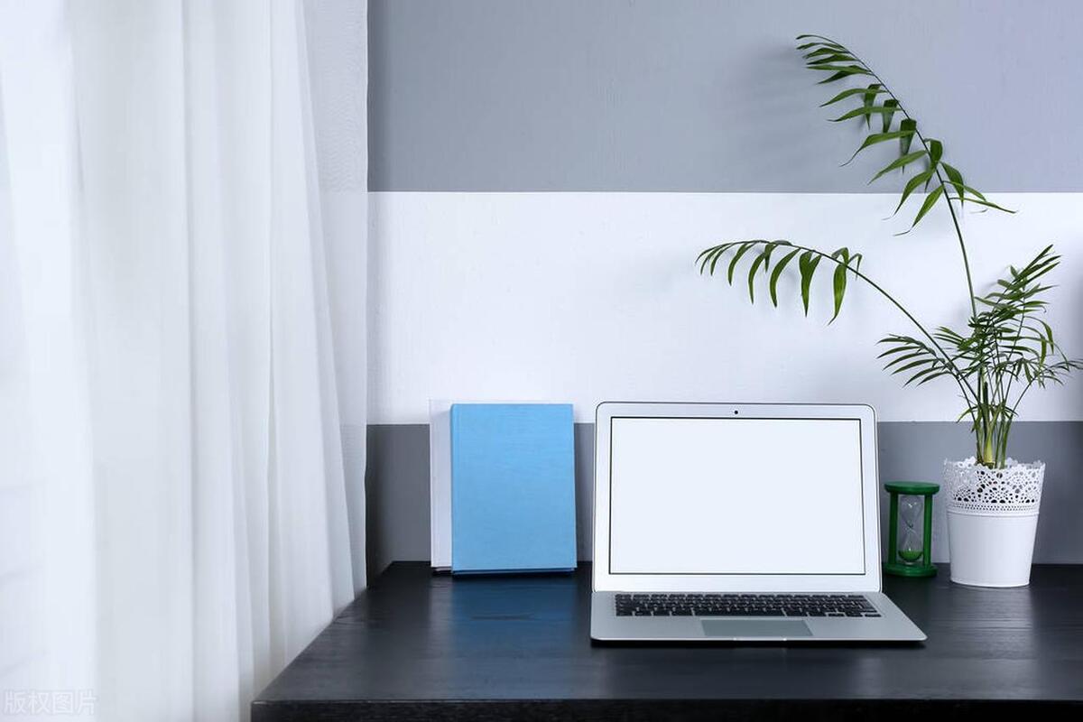 笔记本电脑黑屏只有鼠标箭头,笔记本黑屏却开着机怎么办